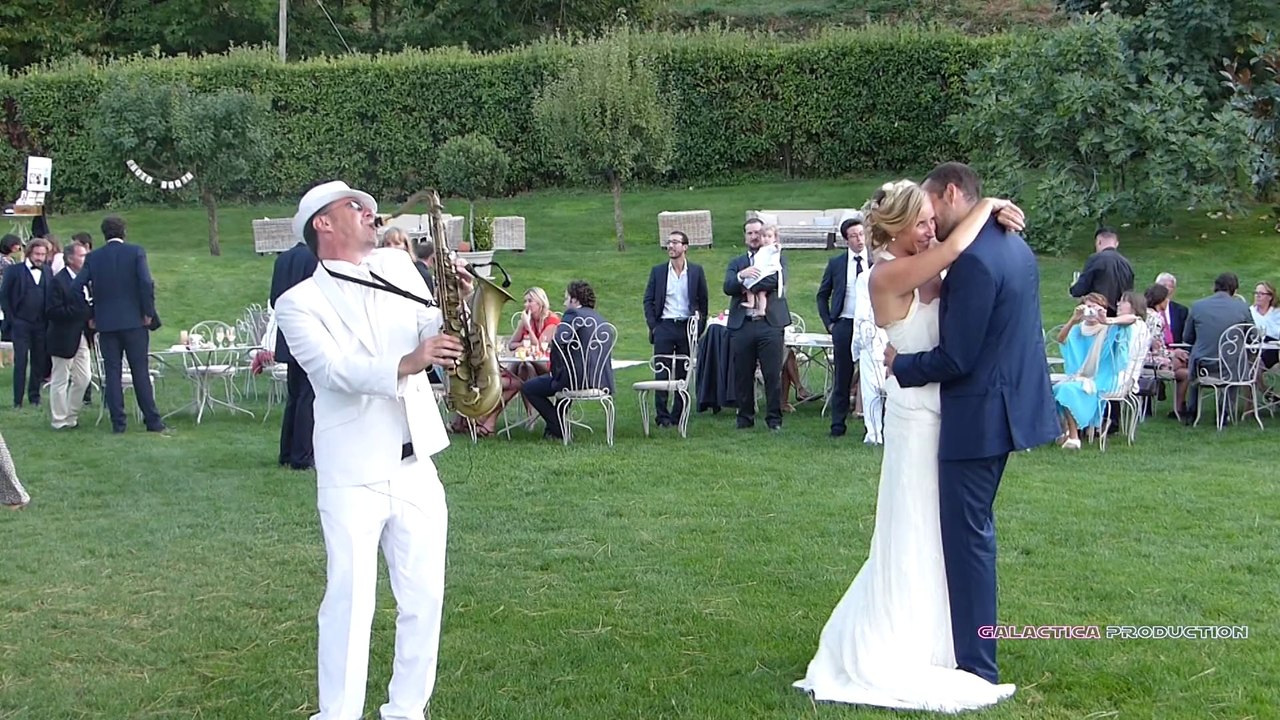 Saxo and singer Cocktail on wedding