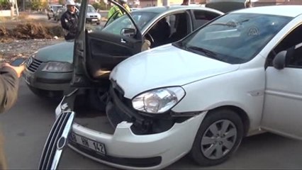 Polisten Kaçarken Polis Araçlarına Çarptı