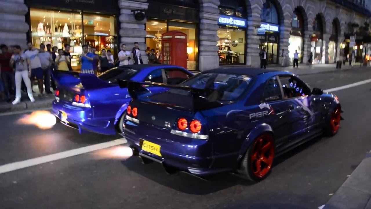 Double Nissan Skyline's Amazing Exhaust Flames and Gunshots