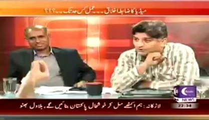 Severe Fight Between Matiullah Jan and Sabir Shakir on the Issue of Ban on ARY News