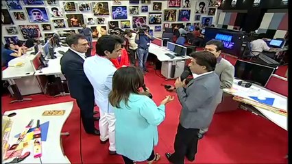#SRK & #HappyNewYear cast in ABP News Studio [ 2014 ]