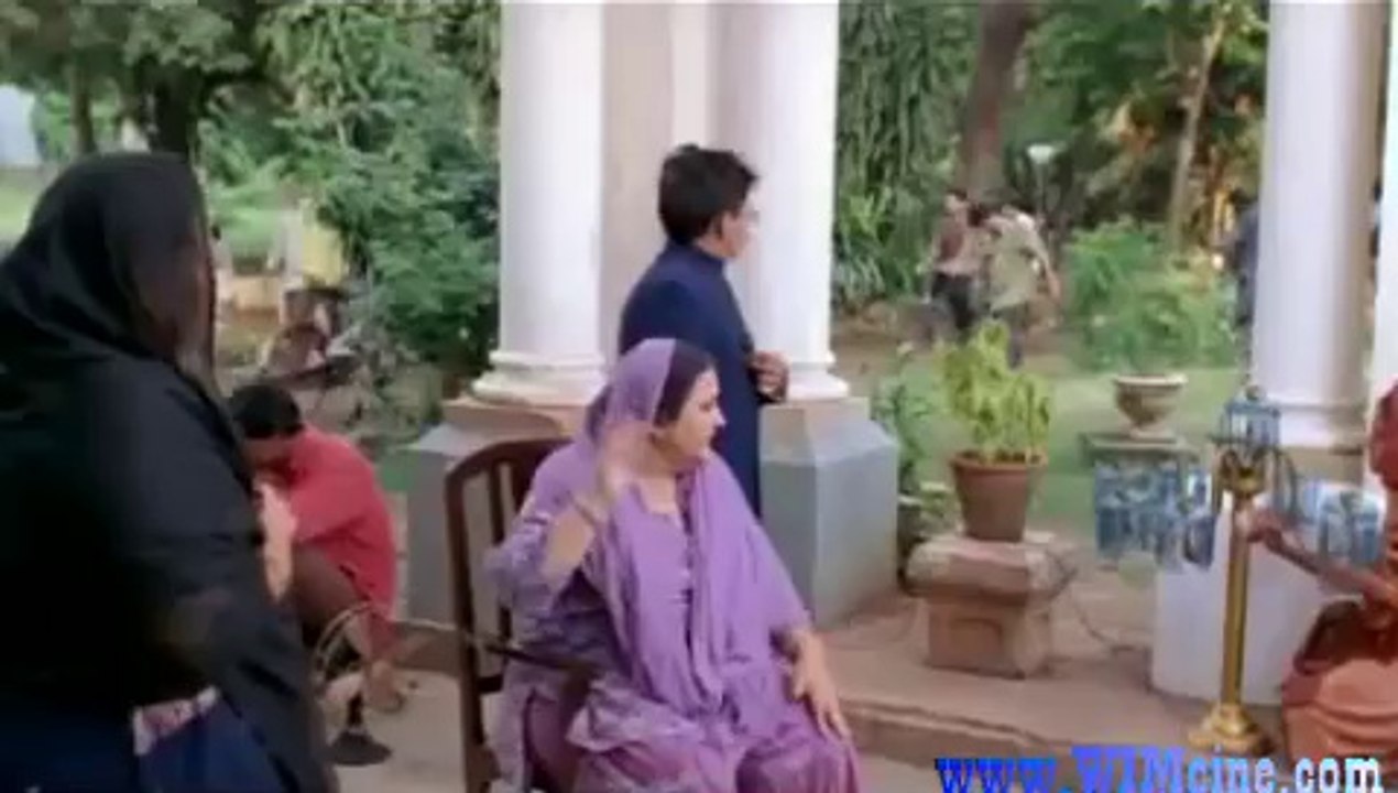 Meenaxi Tale of 3 Cities (2004)_clip2