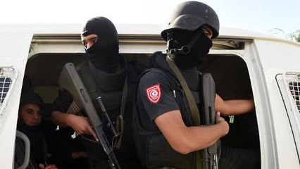 Police battle fighters in Tunisian town