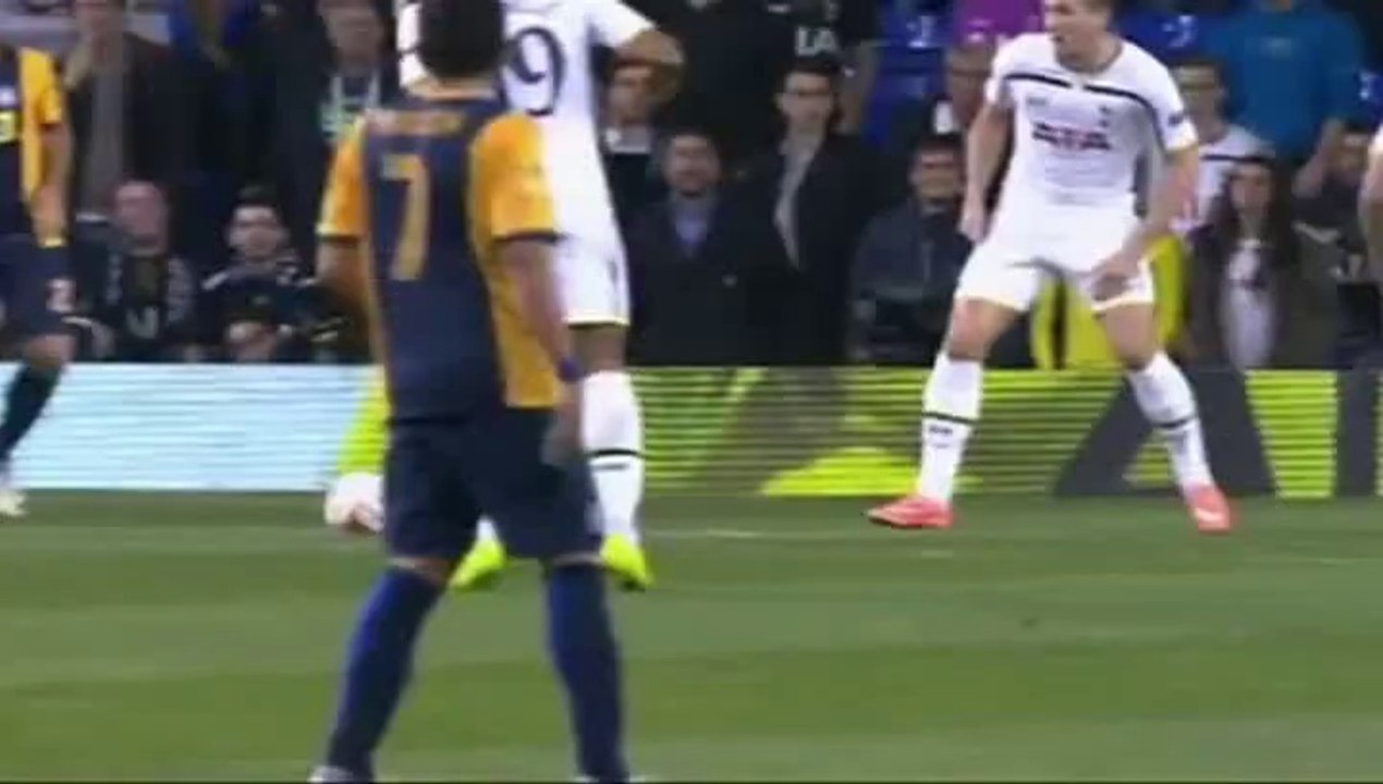 L’incroyable coup du foulard de Lamela