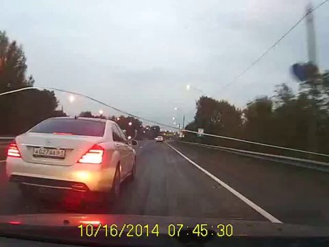 Akıl sağlığı yerinde olmayan Mercedes sürücüsü