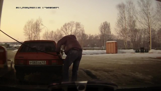 En Russie : Comment faire quand la trappe à essence n'est pas du bon côté