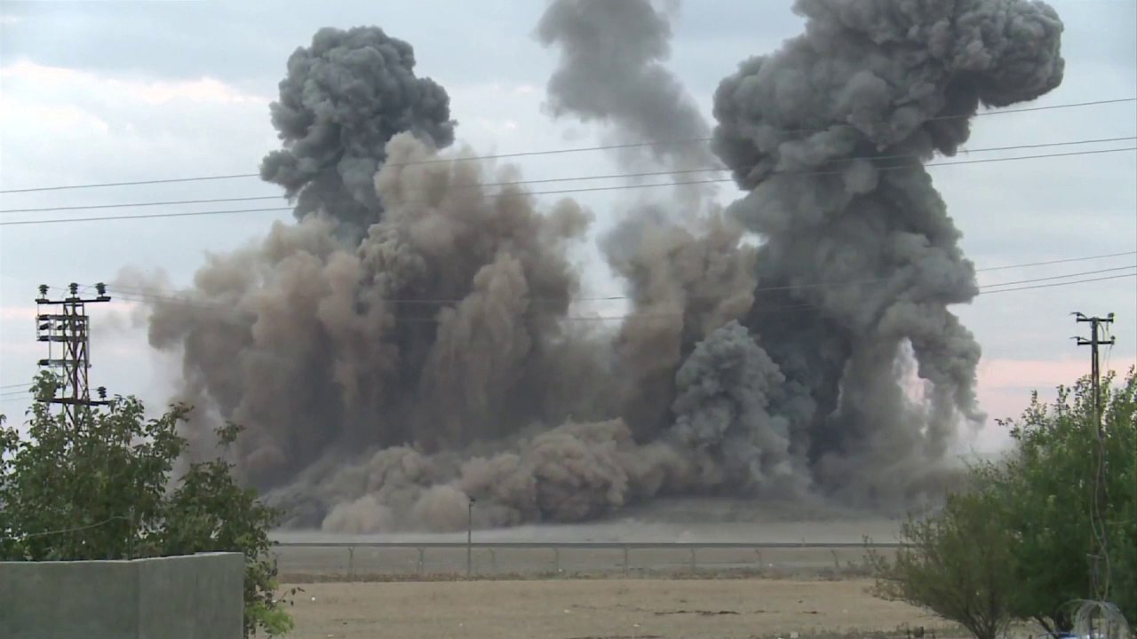 Luftangriffe treffen IS-Dschihadisten und Flagge in Kobane