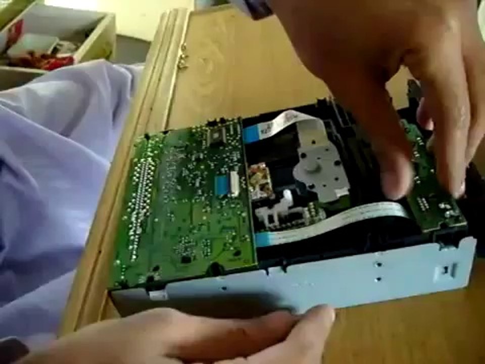 how to clean (DVD or CD Rom Lens) urdu