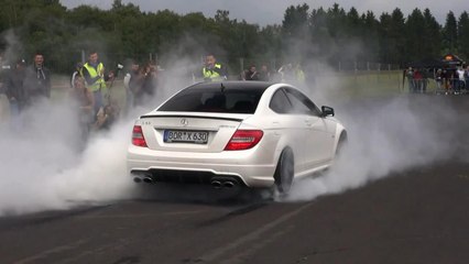 Mercedes C63 AMG Coupe Massive Burnout