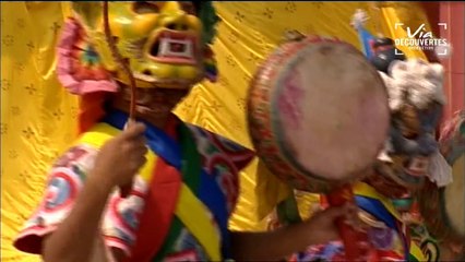 Moines danseurs du Tibet