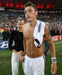 Sevgilisi, Mesut Özil'i Terk Etti