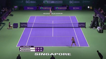 WTA Finals: Sharapova bt Radwanska (7-5 6-7 6-2)