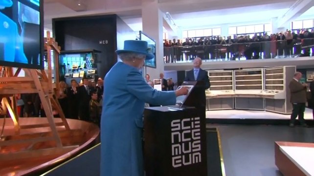 La reine Elisabeth poste son premier tweet