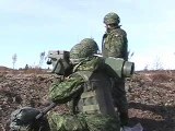 Soldat canadien /regis lance un missille