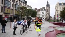 Insolite : une promenade de 42 km avec un réfrigérateur sur le dos