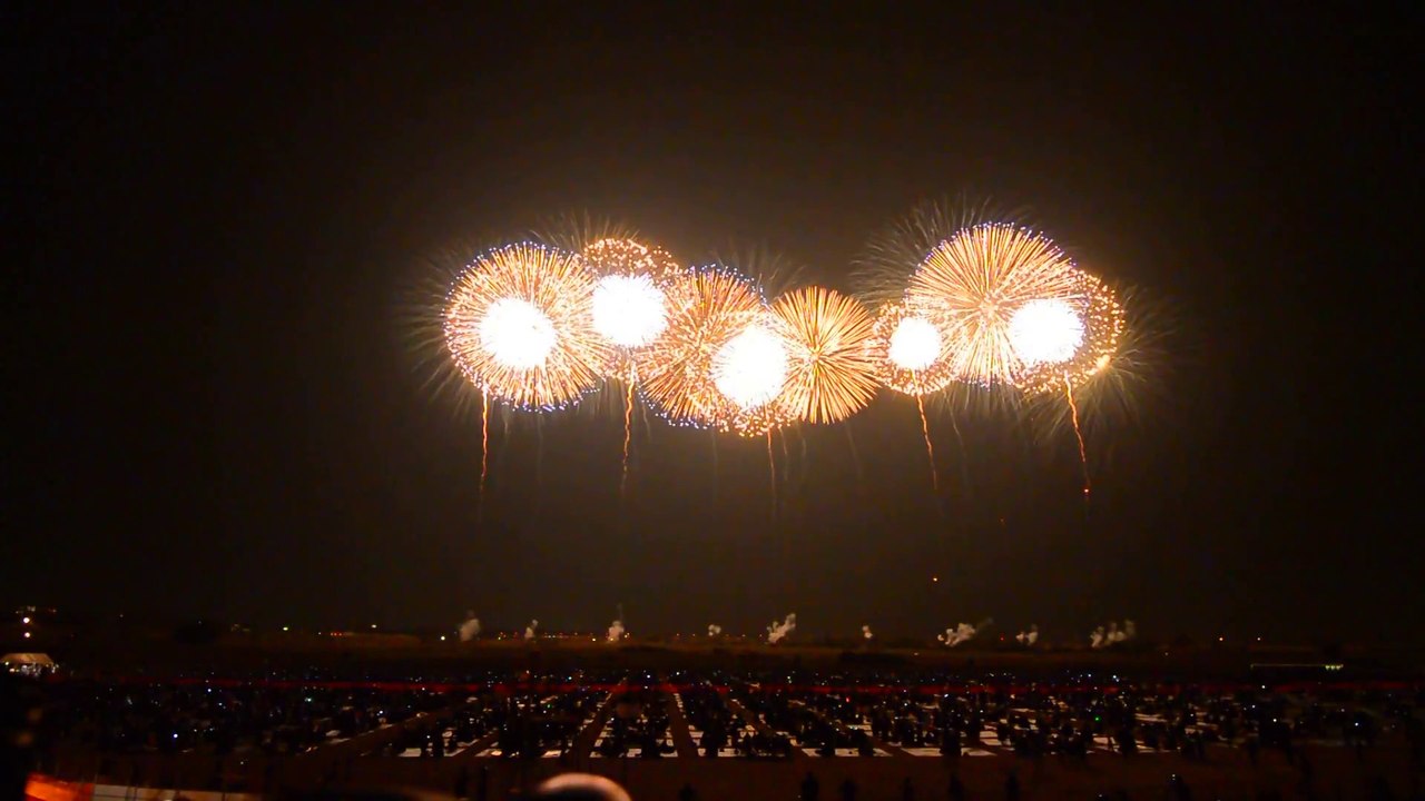 Le plus grand feu d'artifice du monde : record battu au japon!