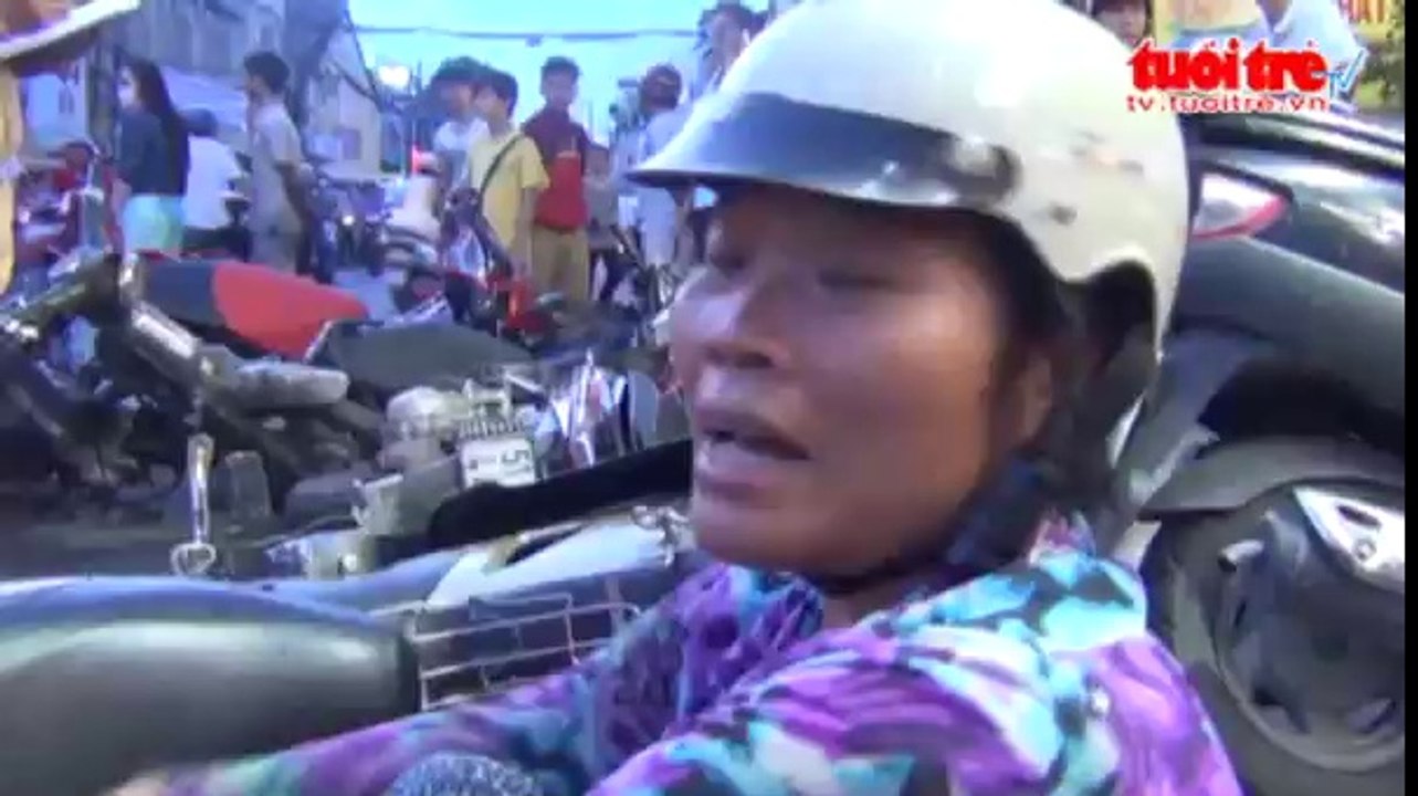 Ôtô lao sang đường ngược chiều tông 6 xe máy_2