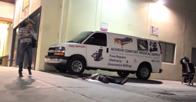 Killer Jigsaw Scare Prank (Halloween Pranks) Scary Pranks - Funny Videos - Best Pranks 2014