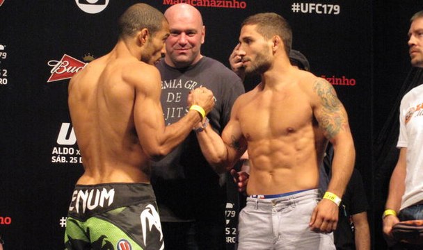 Aldo dá susto e manda mensagem ao público durante pesagem