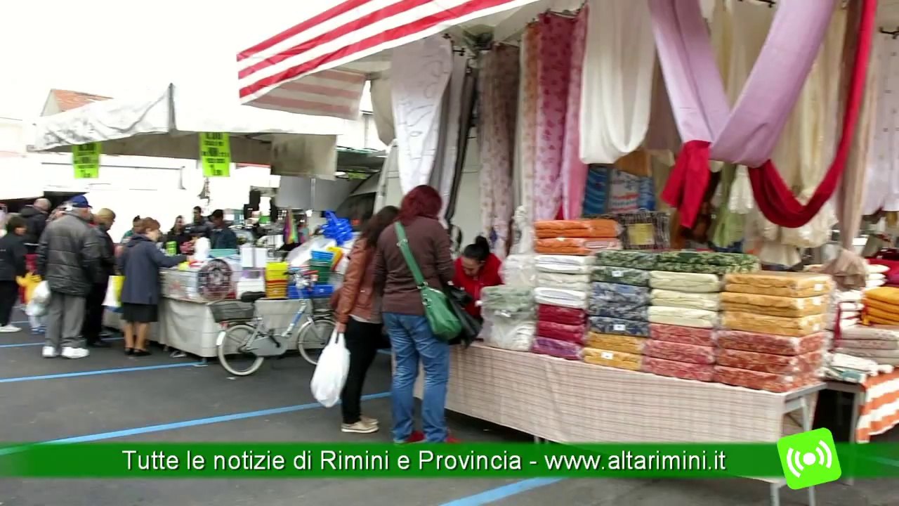 Cresce la tensione al mercato, la protesta degli ambulanti in consiglio comunale