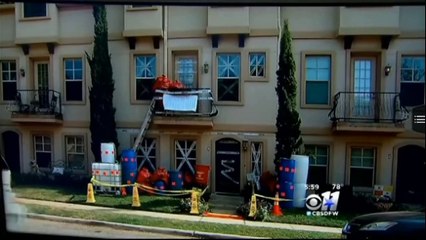 "Happy Halloween" Dallas man's Halloween decor inspired by Obola
