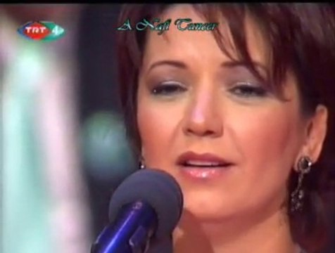 Ebru ÖZÇENGEL *Beklerim Her Gün Bu Sâhillerde Mahzun Böyle Ben*