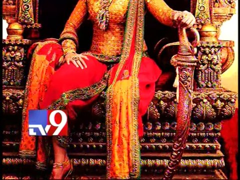 Anushka prefers small movies