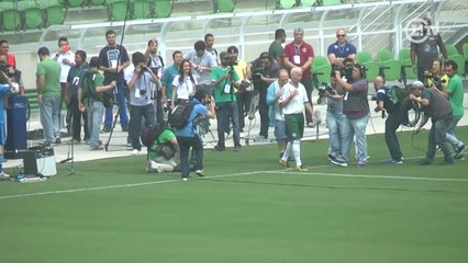 Valeu, Divino! Ídolo do Verdão faz o primeiro gol na nova arena
