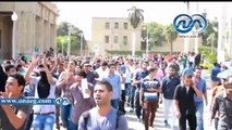 مسيرة  لـ طلاب الإخوان داخل جامعة  القاهرة ويرددون أغاني الاولترس