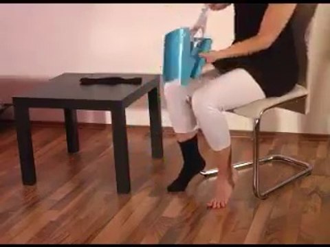 Socks wearing and unwearing equipment