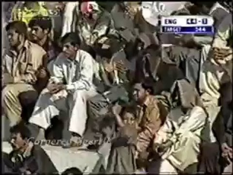 Saqlain Mushtaq-Magical DOOSRA Vs Marcus Trescothick 2000