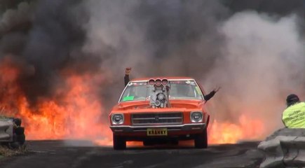 Incredible Burnout and Firing With V8 Holden