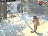[ 18 ~ Sexy Funny Girl]Fedex Guy Kick Package - Fails World