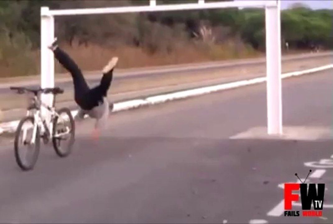 [+18 ~ Sexy Funny Girl]Bike stunt goes wrong - Fails World