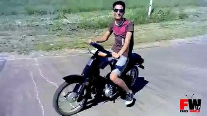 [+18 ~ Sexy Funny Girl]Scooter drive fail - Fails World