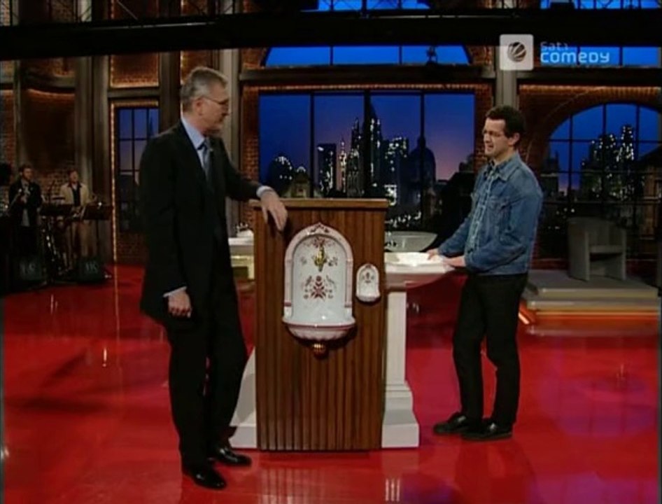 Die Harald Schmidt Show - 1055 - 2002-03-13 - Tom Tykwer, Sesamstraße op Kölsch, Waschbecken-Test
