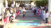 L'arrivée du vainqueur du Marseille-Cassis 2014 : Mbishei Titus