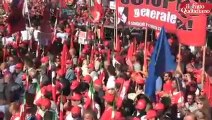 Cgil, gente acclama Landini (Fiom): 