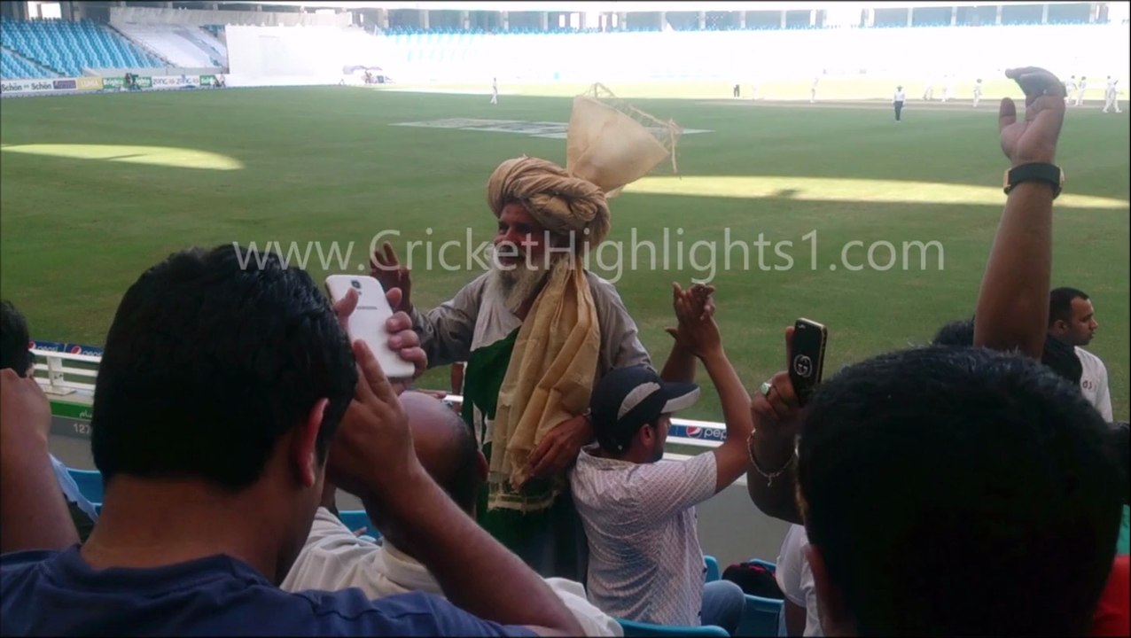 Crowd Chanting Imran Khan Zindabad & Diesel Die...