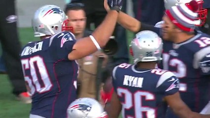 Cutler fumbles, Ninkovich returns for touchdown