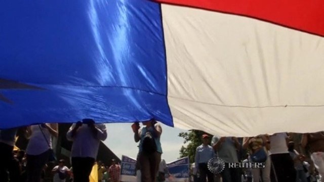Chilean students and parents march against education reform