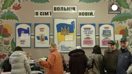 Seçmenler sandık başında, Ukrayna değişim istiyor