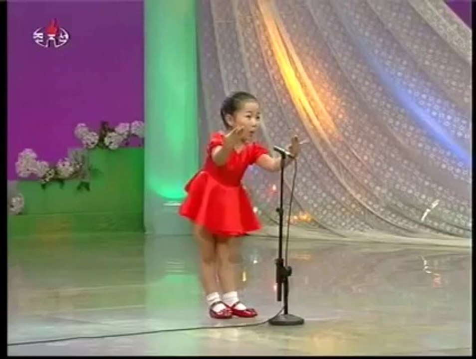 mmmuuuaaahhhh da cute chinese baby n her song full of xpressions