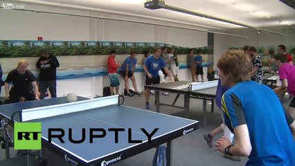 This is how to play table tennis with your HEAD
