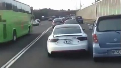 Asian Road Rage Escalates Quickly