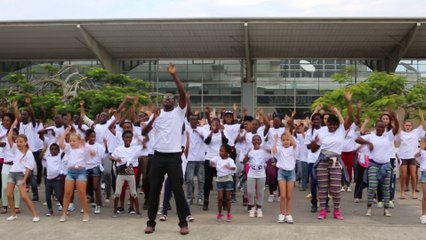 Flashmob à Abidjan avec "Magic in the Air" avec l'arrivée du vol A380 de Air France
