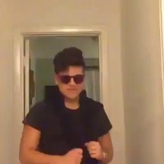 Shiko cfar i ben kjo Vajza Djaloshit...HaHaHA!!!