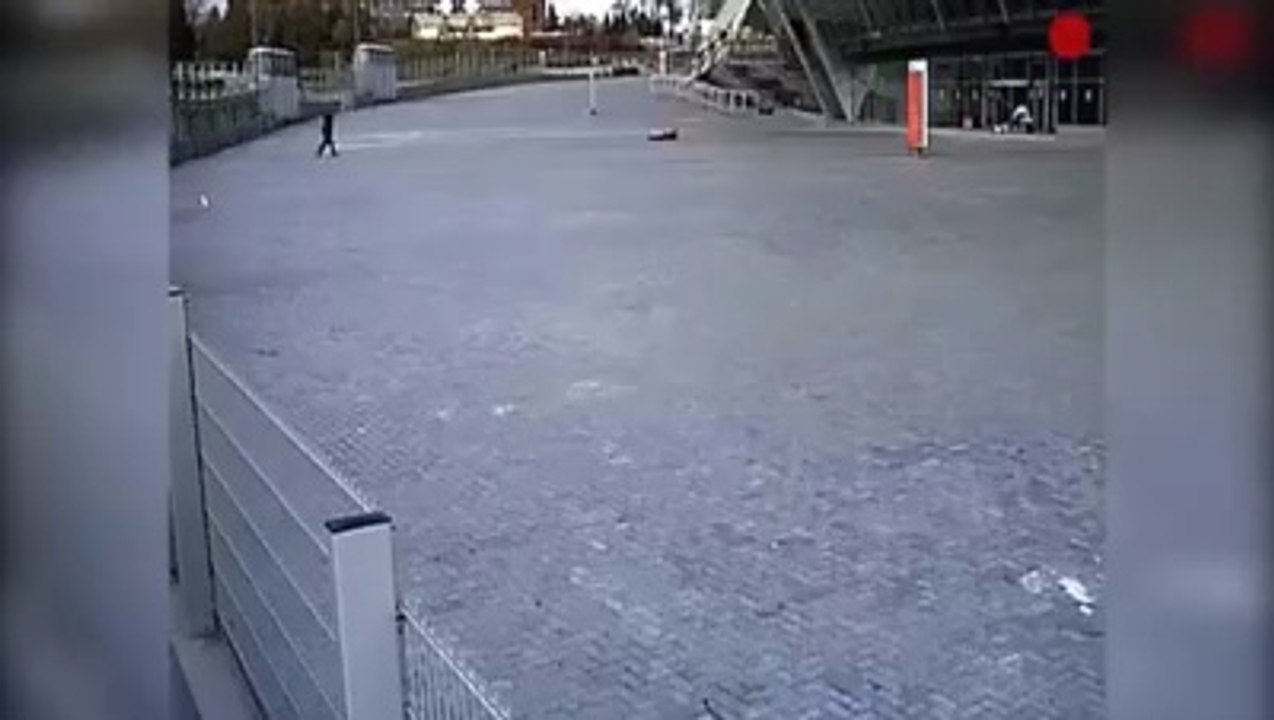 Yere düştü hayatı kurtuldu.