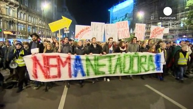 В Будапеште — новая многотысячная манифестация против налога на интернет