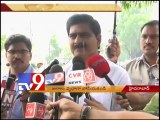 Devineni Uma urges Governor to stop power generation at Srisailam - Tv9